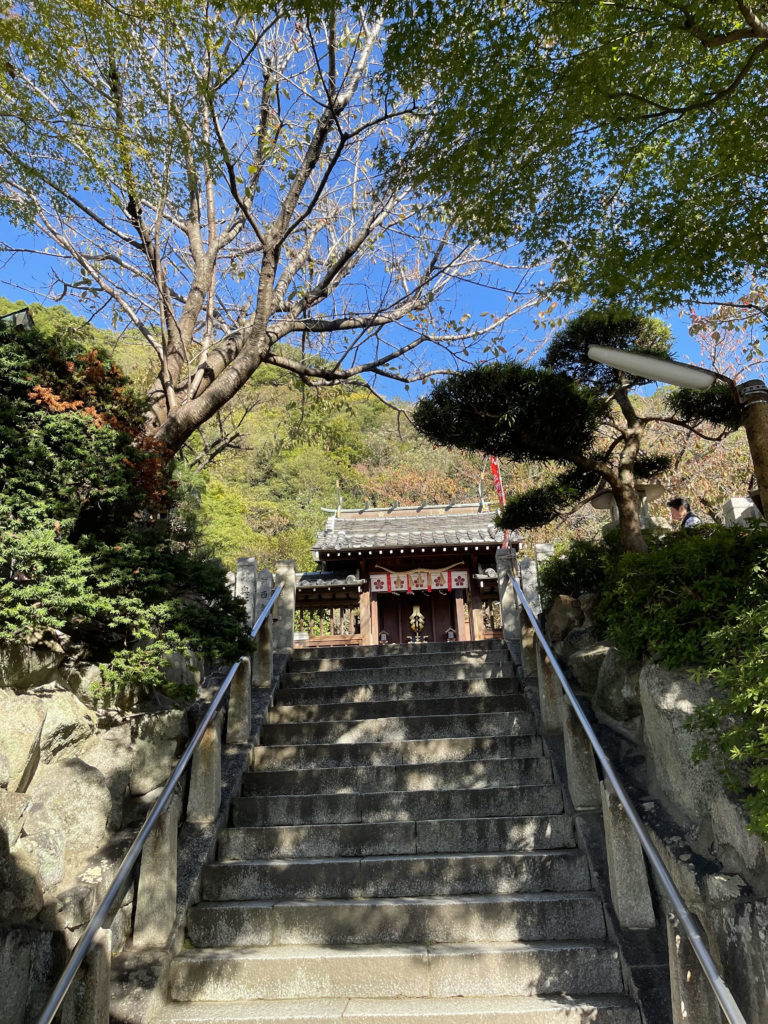 本殿に通ずる階段